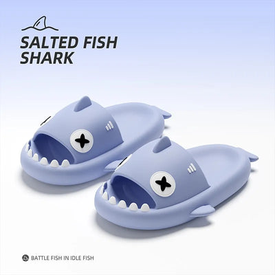 Chaussons requin style crocs