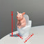 Cochon mignon assis sur les toilettes