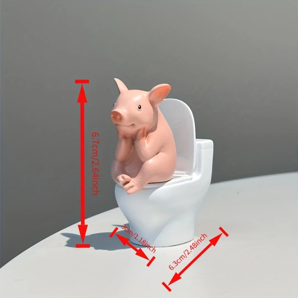 Cochon mignon assis sur les toilettes