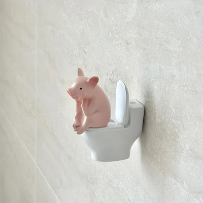 Cochon mignon assis sur les toilettes 